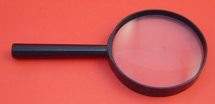 MAGNIFYING LENS WITH HANDLE