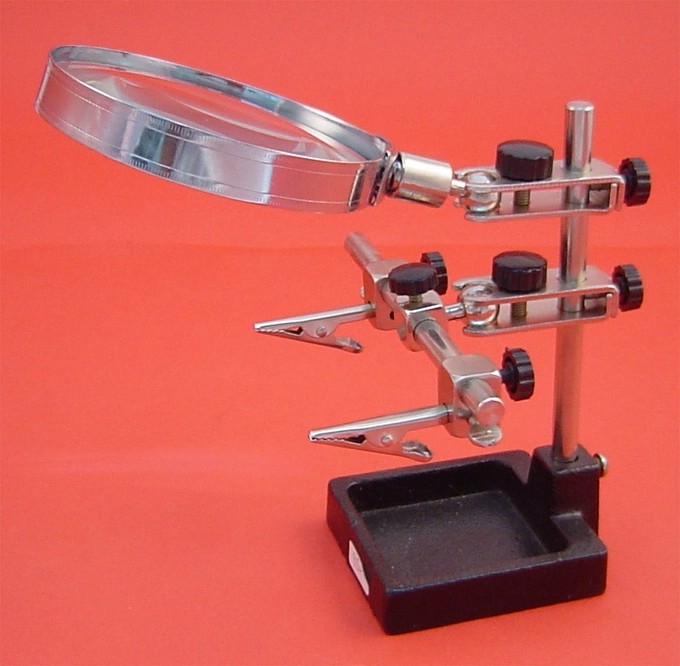 MAGNIFYING LENS WITH STAND AND CLIP - Click Image to Close