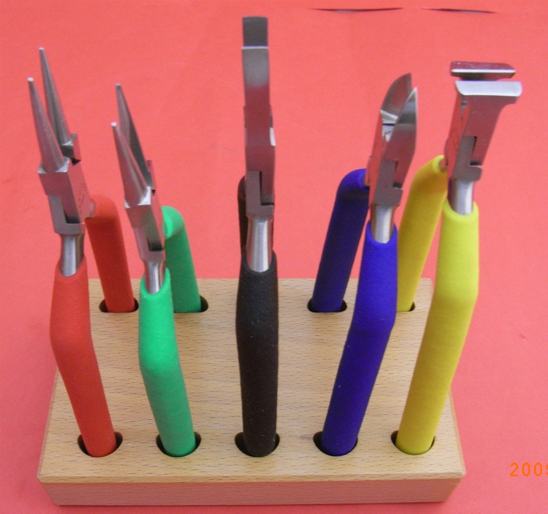 PLIER SET ON WOODEN BASE - Click Image to Close