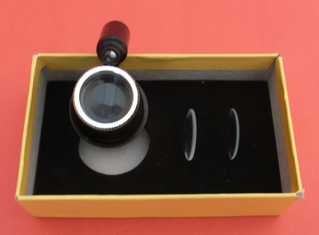 EYE LOUPE WITH LAMP