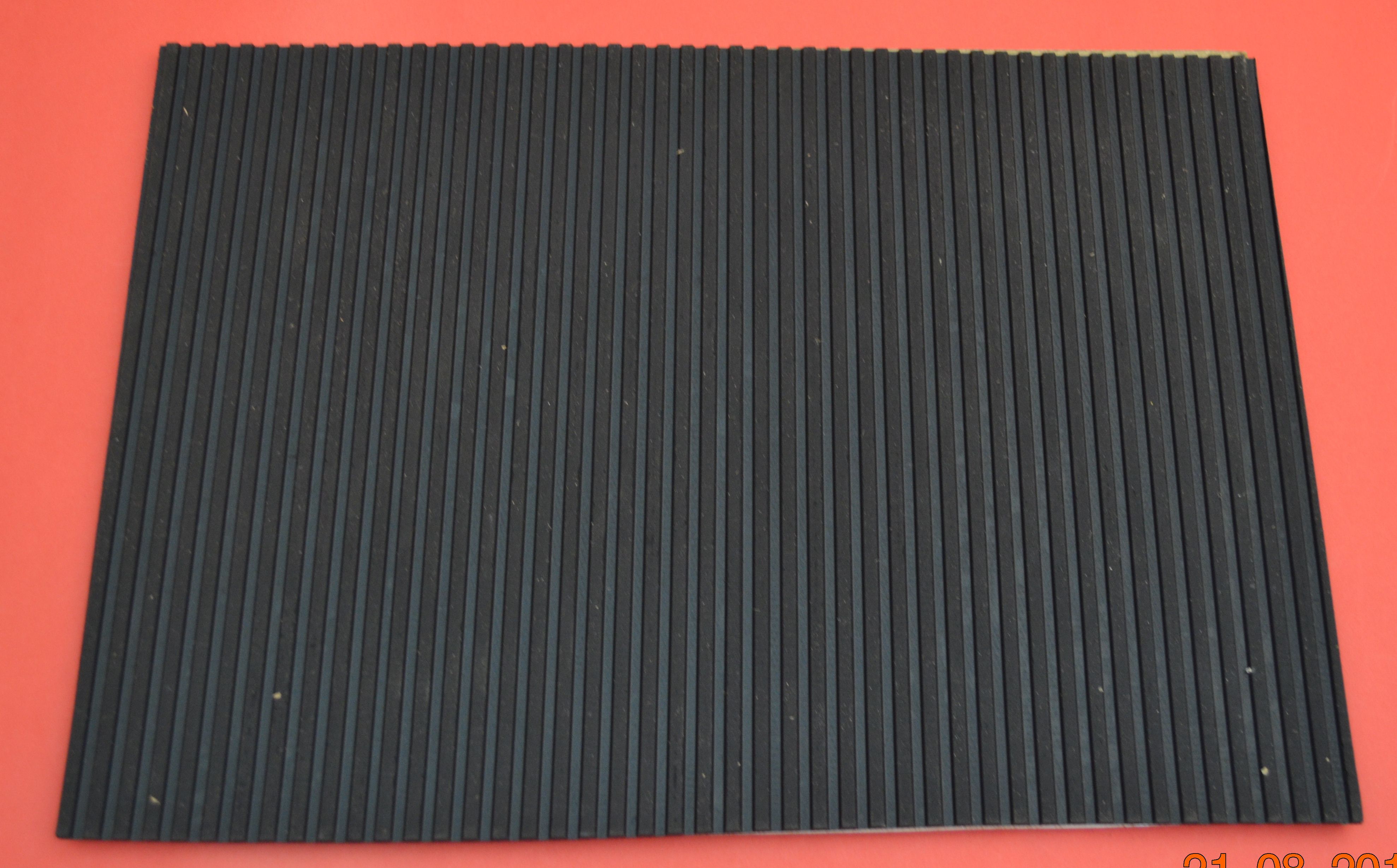 RUBBER UTILITY MAT - Click Image to Close